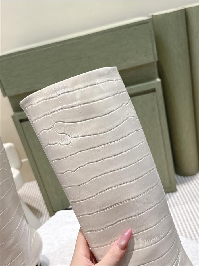 20251128174411225 460